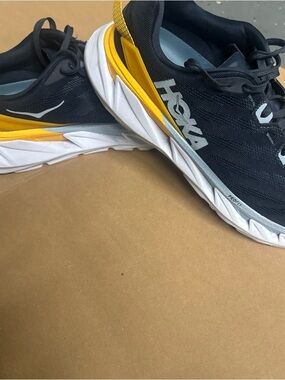 Hoka Black and Yellow Performance Running Shoes Evolution 2 men’s size 13